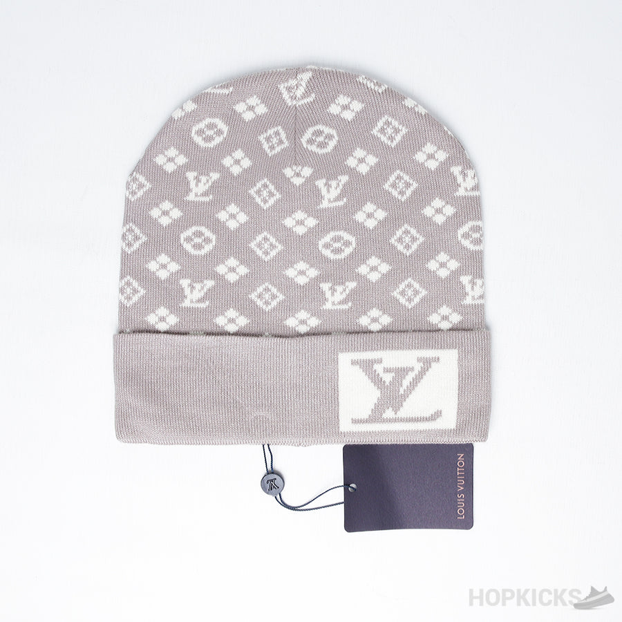 Luxurious LV Signature Beanie Beige White
