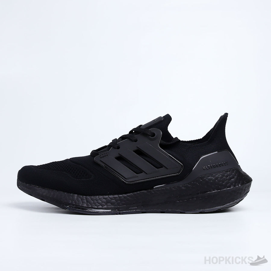 Ultra Boost 22 Triple Black (GS)