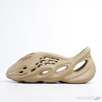 Yeezy Foam RNNR Desert Sand