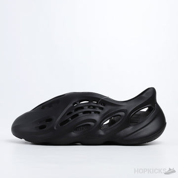 Yzy Foam RNNR Onyx (Slight Def)