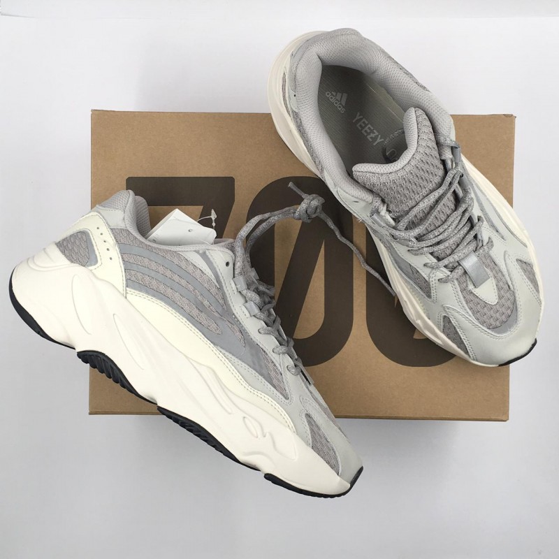 yeezy 700 materials